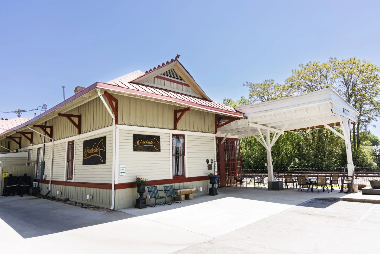 Historic Paris train depot, now a restaurant
